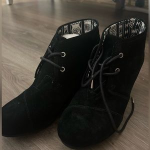 Toms black suede desert wedge